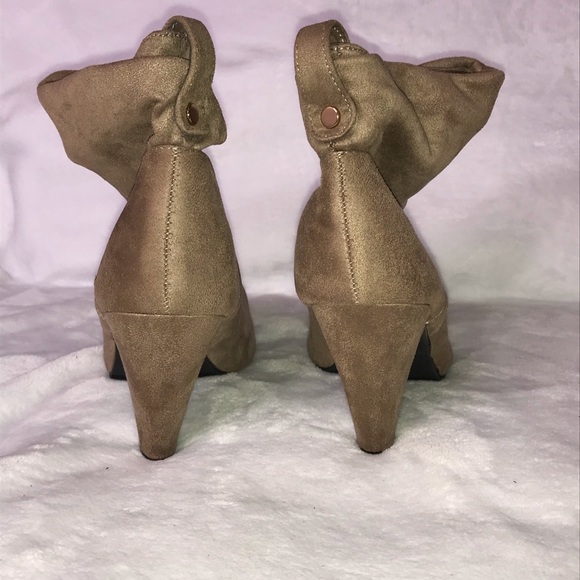 Tan suede ankle boots - Picture 2 of 4